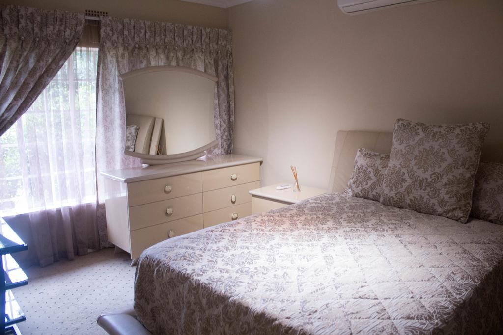 Khuvena Guesthouse Randburg Kültér fotó