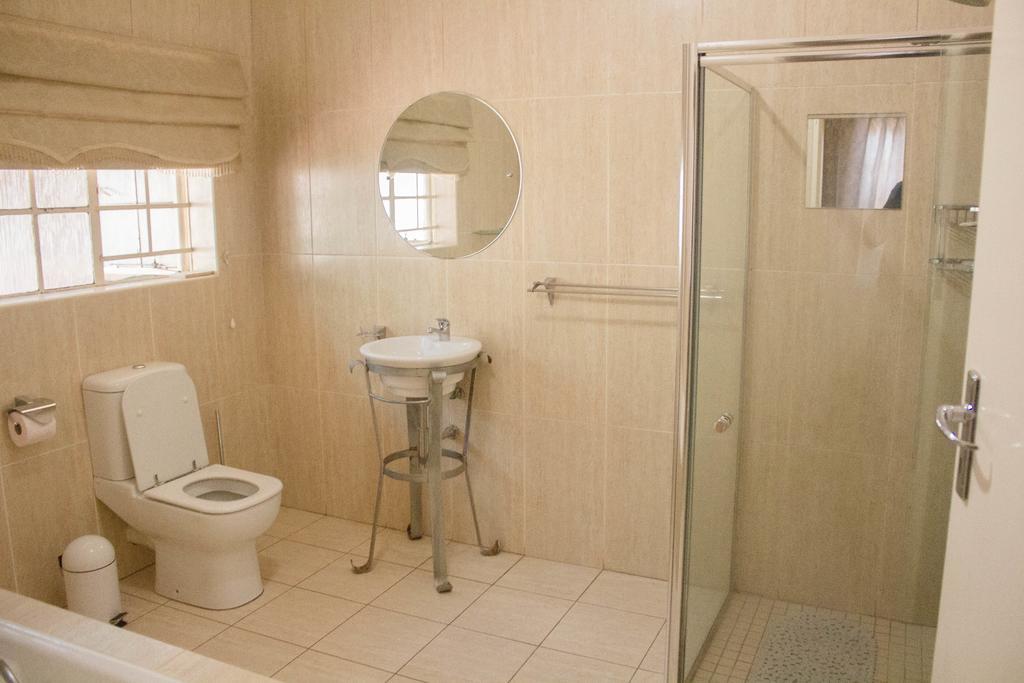 Khuvena Guesthouse Randburg Kültér fotó
