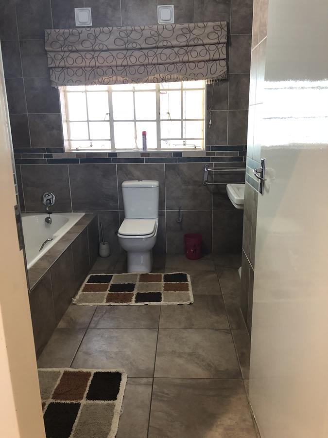 Khuvena Guesthouse Randburg Kültér fotó