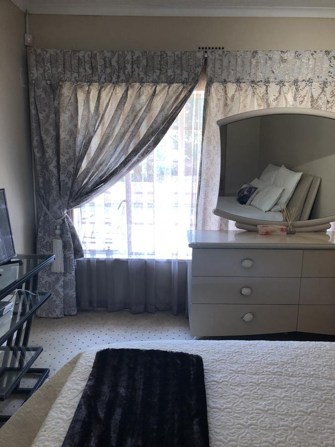 Khuvena Guesthouse Randburg Kültér fotó