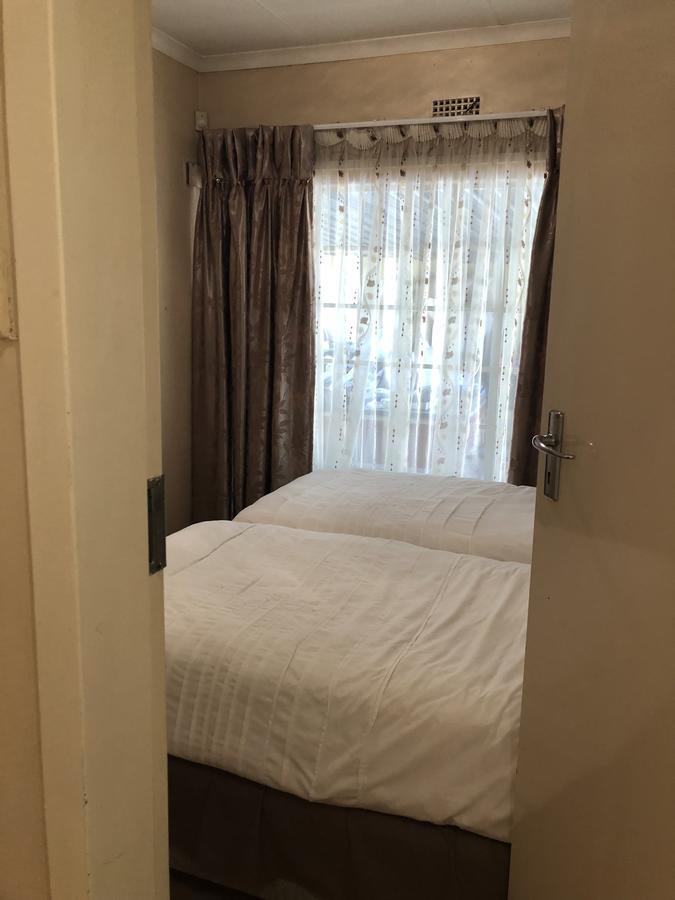 Khuvena Guesthouse Randburg Kültér fotó